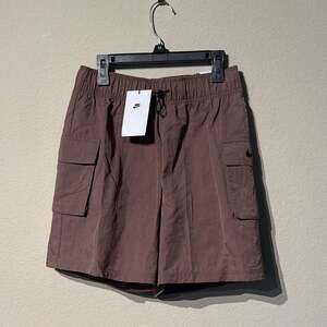 Nike Essential Loose Fit High-Rise Cargo Shorts Womens XS Smokey Mauve NWT